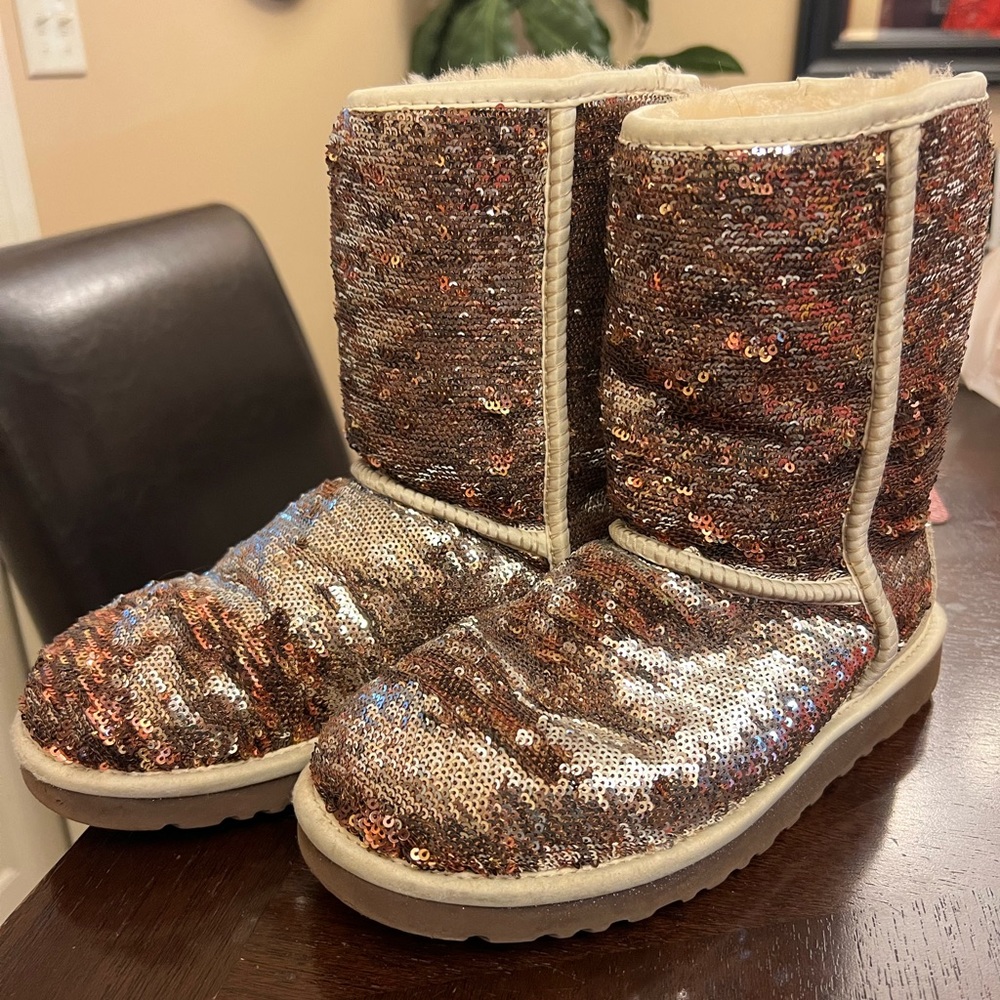 Size 7  UGGS only used one time like new